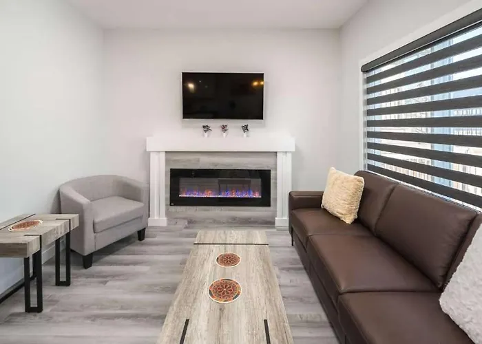 New Family 3Br W Yard, Sleeps 8! Free Banff Pass, Wine, Netflix, Parking! Large Group Option!